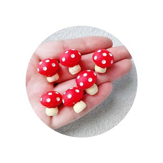 Madarch Ffug Realistig